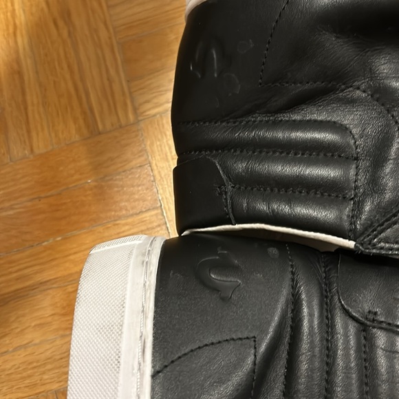 True Religion - Picture 4 of 14